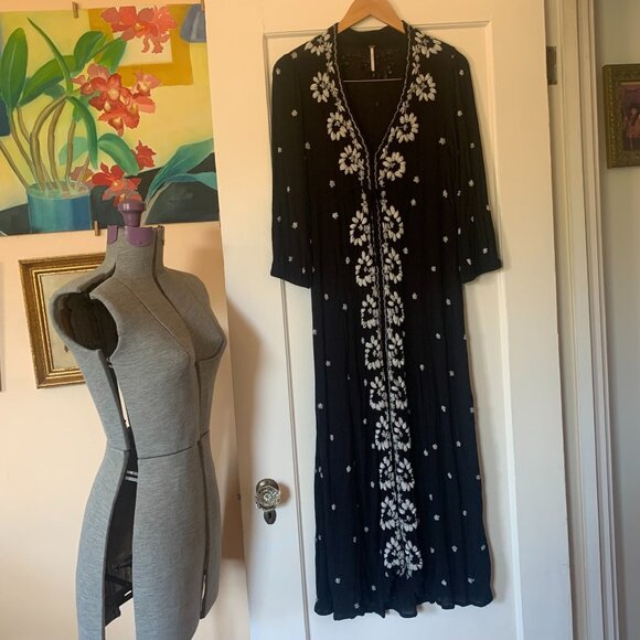Free People Fable Black/White Embroidered Flowers Midi Dress Whimsy M - Picture 1 of 4